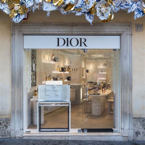 r/ukraine on Reddit: This is what the outside of the Dior boutique 